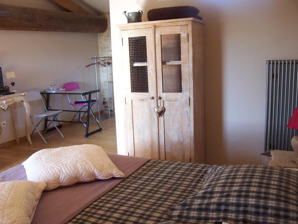 Clos De Pomeir Hostal Pommiers  Habitación foto